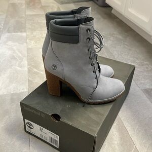 Beautiful , gray, Tillston boot, size 7.5